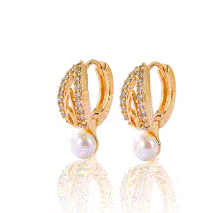 Elegant Women's Pearl Earrings – Classic, Timeless, and Chic**