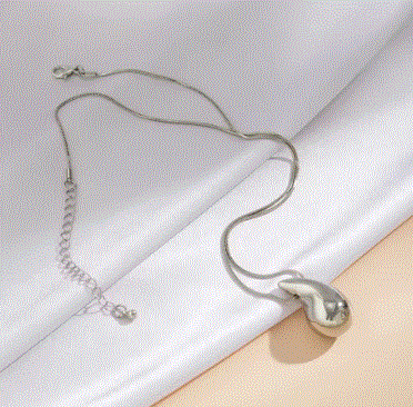 Timeless Vintage Pendant Set – Elegant Retro Jewelry for Women
